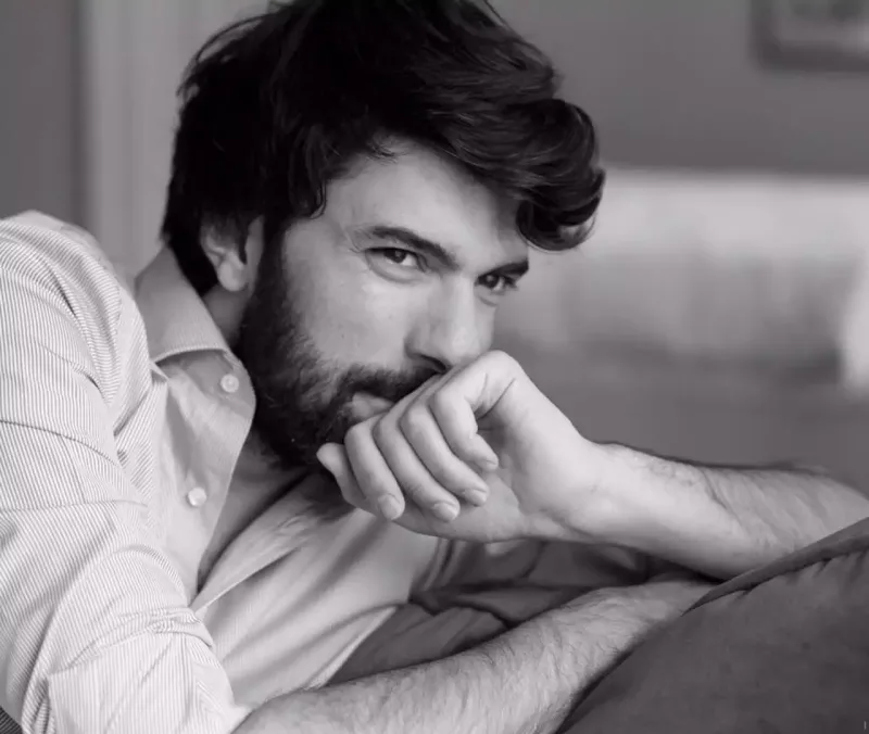 Kitabının gəlirlərini onlara bağışladı