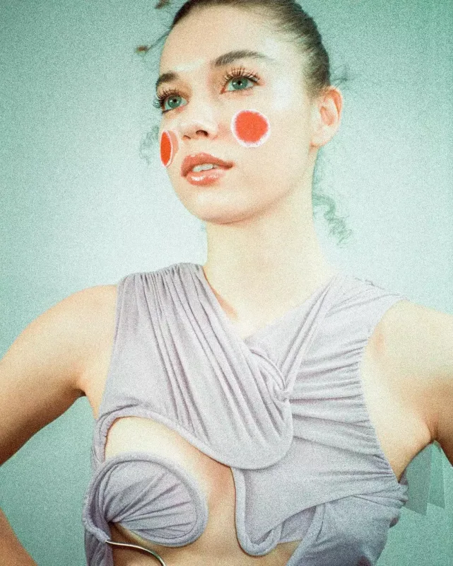 Afra 10 milyona reklama çəkildi