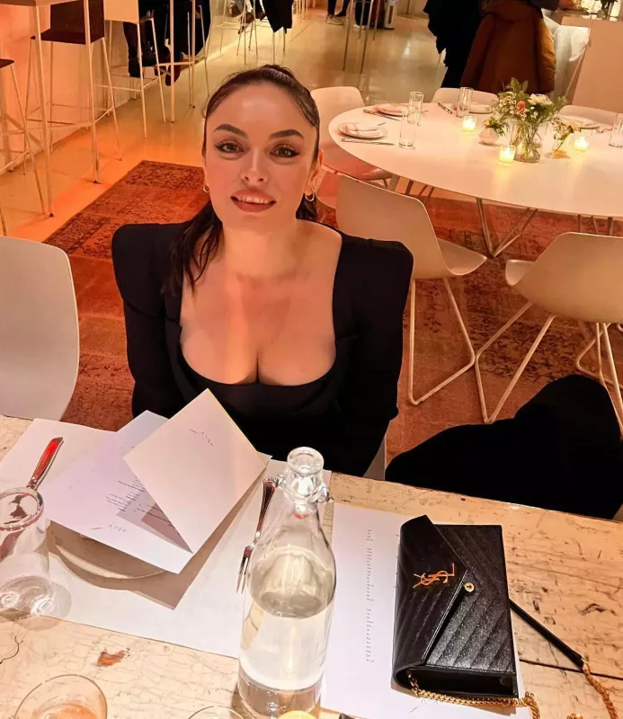 Ezgi Mola ana olacaq!