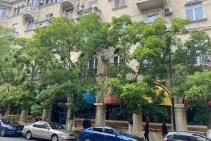 Bakıda tarixi binaya müdaxilə etdilər