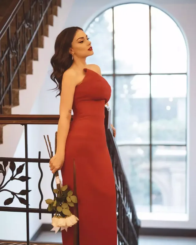 Turanə yenə söz atdı