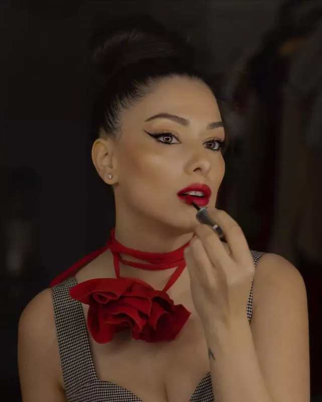 Turanə yenə söz atdı