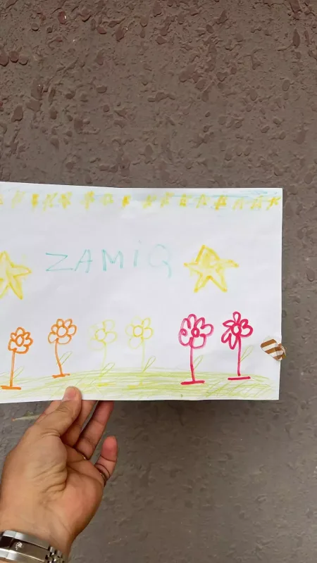 Ürək sözlərini yazıb Zamiqin qapısına yapışdırdı