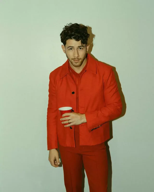 Qardaşını qısqandığından ağlayıb