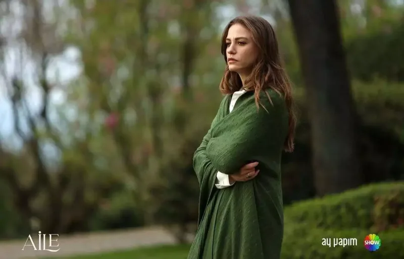 Hələ Serenayı indi izləyir