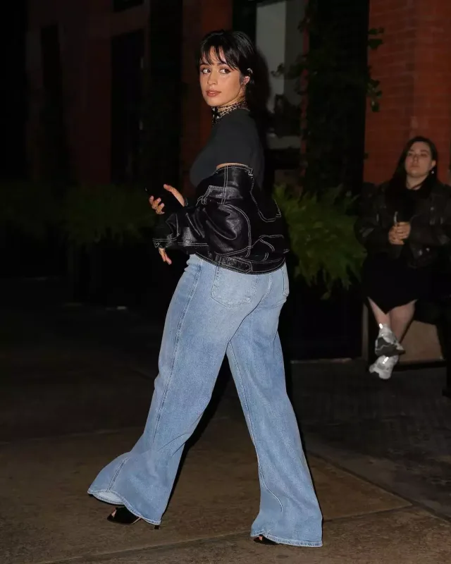 Gecə-gündüz gəzintidə...