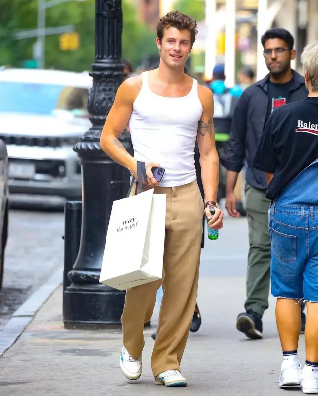 Gecə-gündüz gəzintidə...