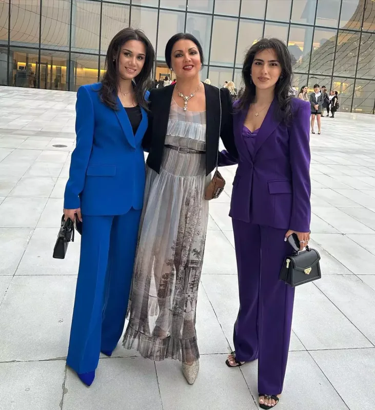 Anna Netrebko Azərbaycan xanımlarından yazdı