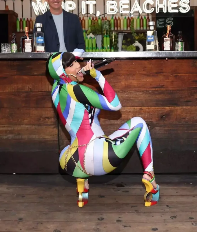 Kardi Bi brendinin təqdimatında