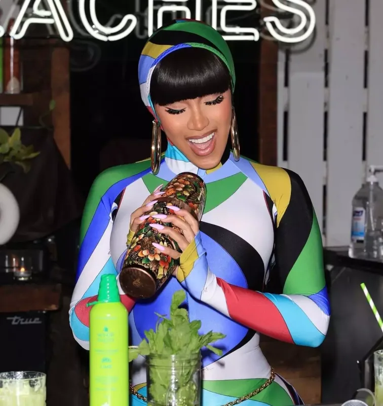 Kardi Bi brendinin təqdimatında