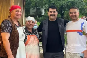 “Səndən ötrü ölürük”