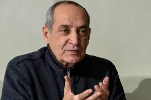 “Ağlı üstündə olan adam televiziyaya baxmır”