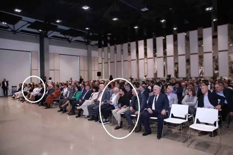 Bir-birini görməzdən gəldilər