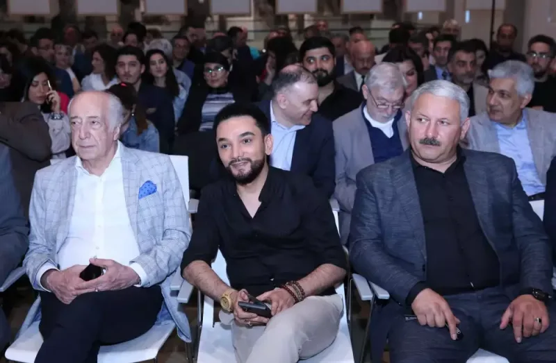 Bir-birini görməzdən gəldilər