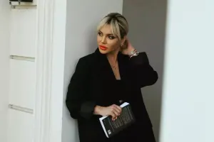 Samirə biznesini dondurdu