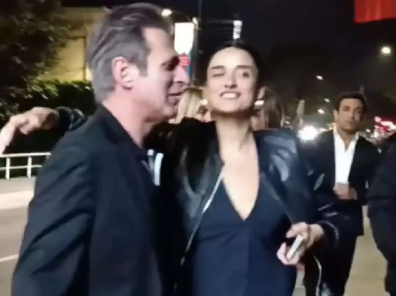 Gecə qadınla görüntüləndi