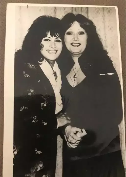 Zeynəb Xanlarovanın arxiv fotosunu paylaşdı