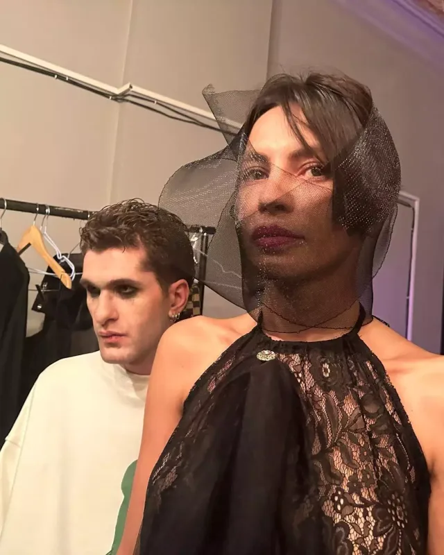 Günaydan transparan geyimdə paylaşımlar