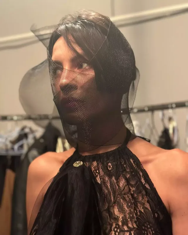 Günaydan transparan geyimdə paylaşımlar