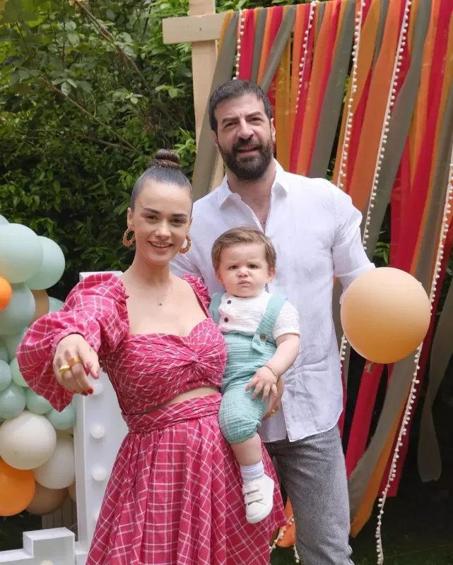 Oğullarının 1 yaşını qeyd etdilər