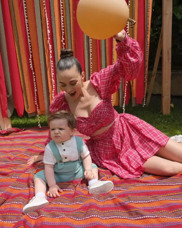 Oğullarının 1 yaşını qeyd etdilər