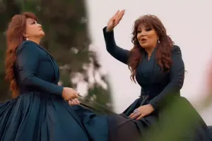 63 yaşında, at belində!