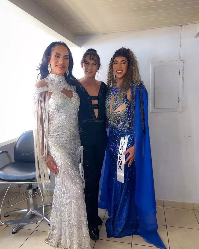 İkinci olan trans gözəlin əri səhnəyə hücum etdi - Video