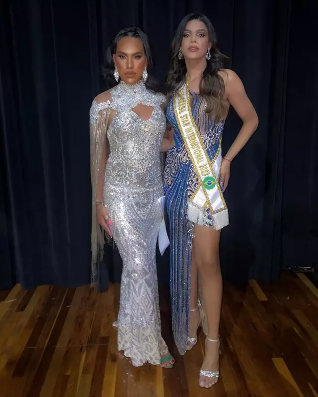 İkinci olan trans gözəlin əri səhnəyə hücum etdi - Video