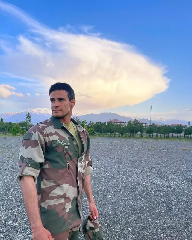 “Bülent” əsgərlikdən qayıtdı