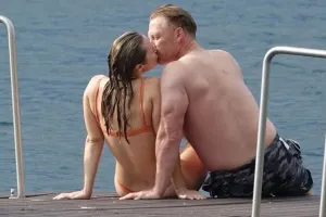 İtaliya sahillərində öpüş...