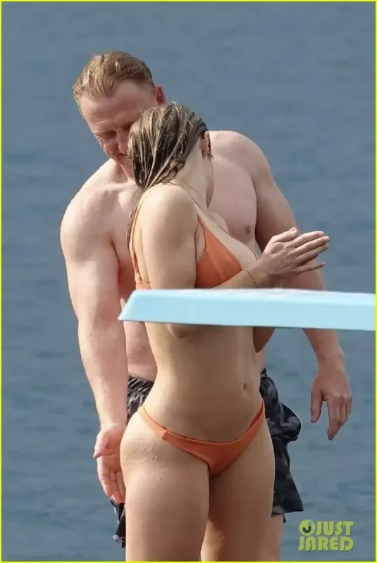 İtaliya sahillərində öpüş...