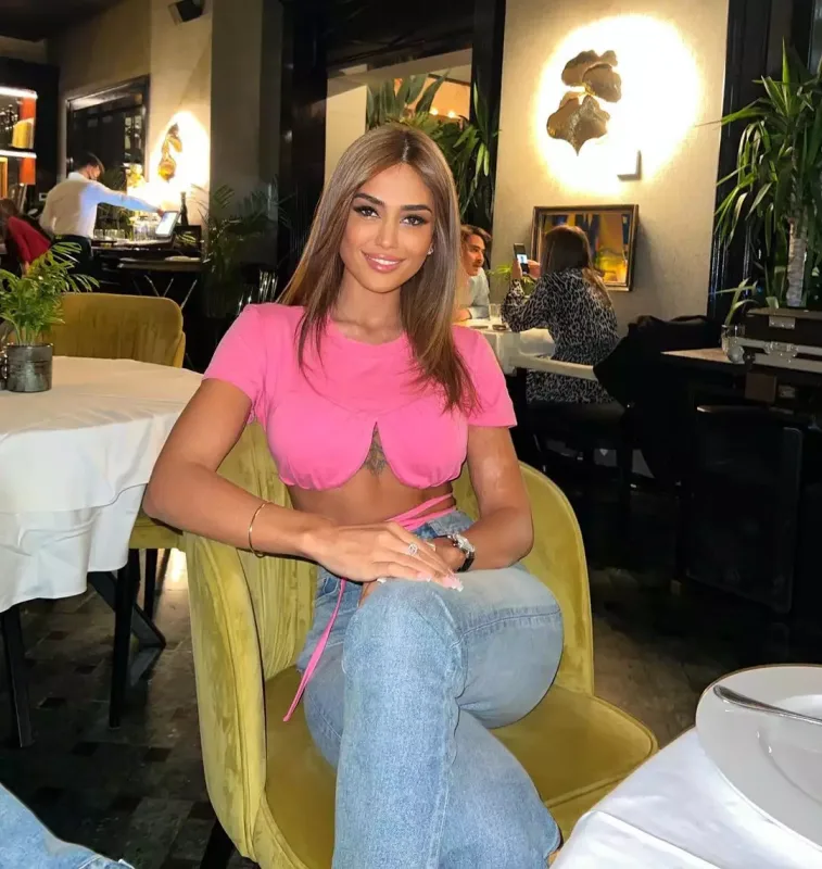 Pərvinin ölkədən çıxışına “stop” qoyulub?