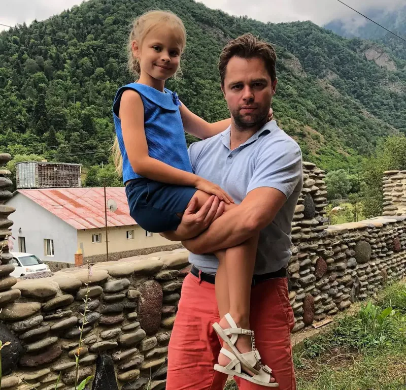 “Ermənipərəstin qızına Bakıda konsert edirik”