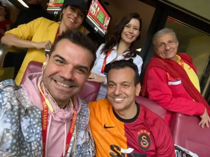 Birgə matç izlədilər