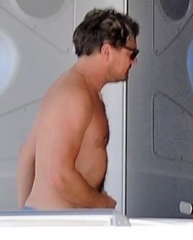 DiKaprio özündən 26 yaş kiçik modellə