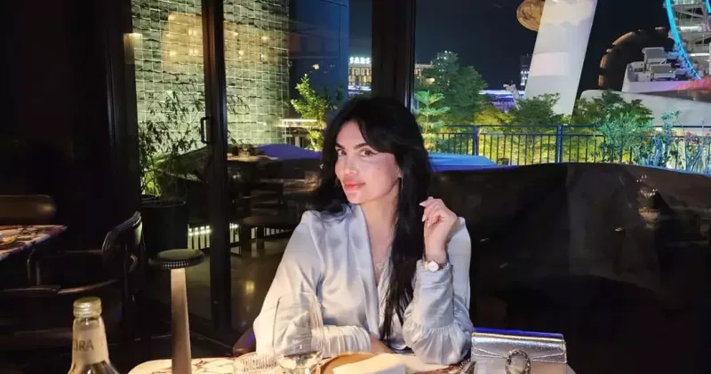 “Aylarla mənə 101 gül göndərirdi” - Çiçək