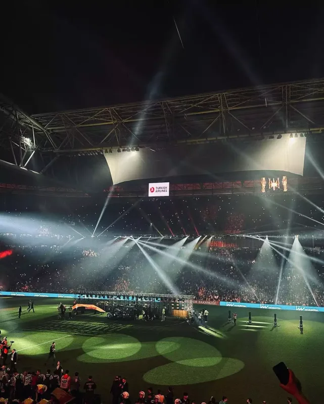 Sevgililərin çempionluq sevinci