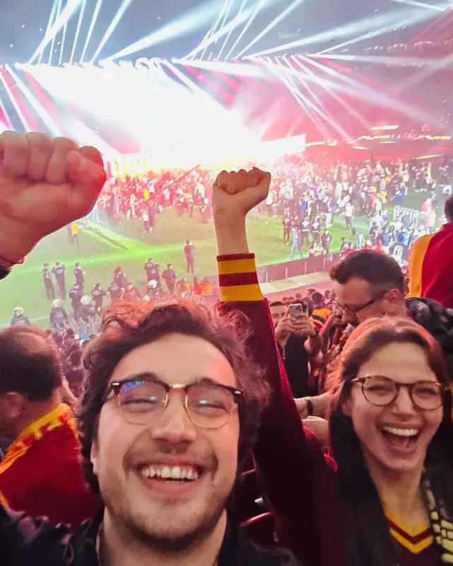 Sevgililərin çempionluq sevinci