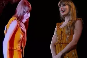 Konsertində həşərat uddu