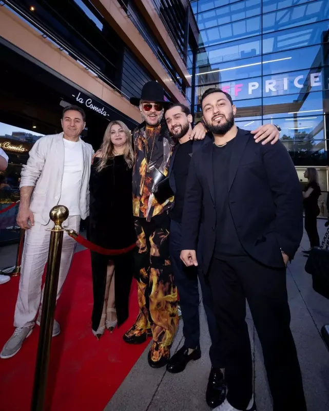 Coni biznesə atıldı - Rus məşhurlar açılışda