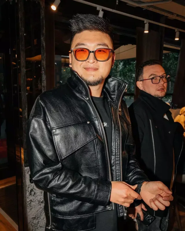 Coni biznesə atıldı - Rus məşhurlar açılışda