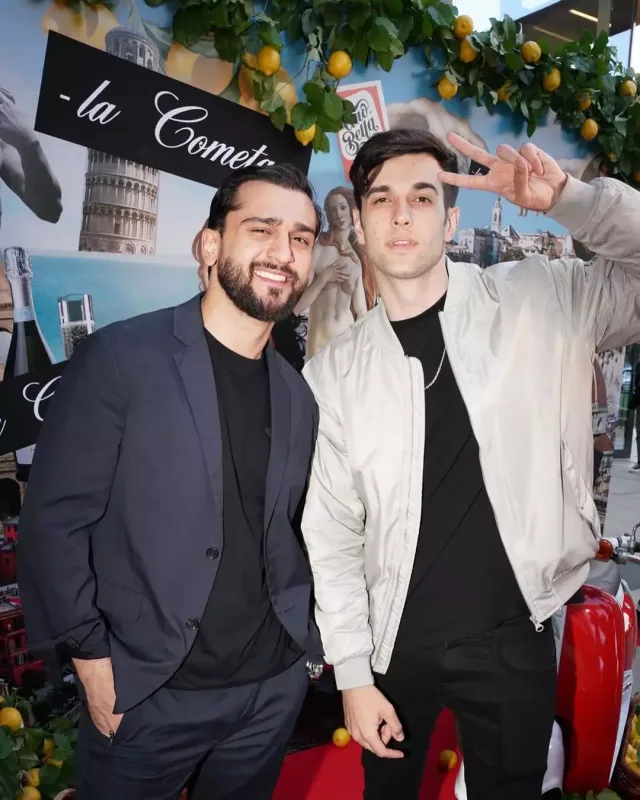 Coni biznesə atıldı - Rus məşhurlar açılışda