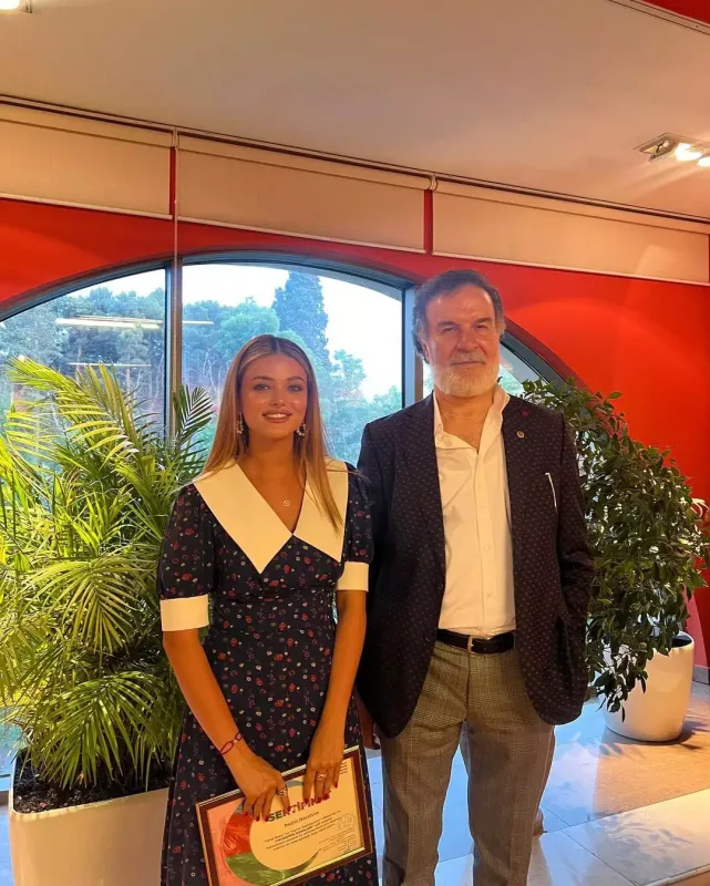 Mələkxanımın qızı təltif etdilər