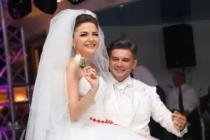 Emildən xanımına ildönümü təbriki