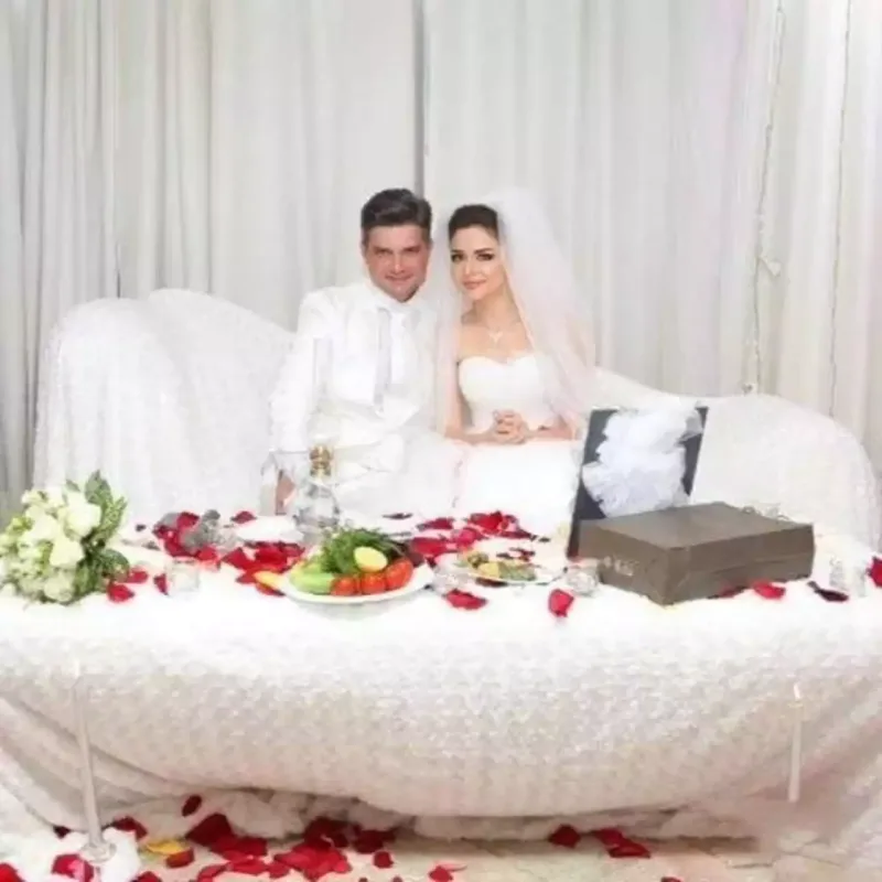 Emildən xanımına ildönümü təbriki