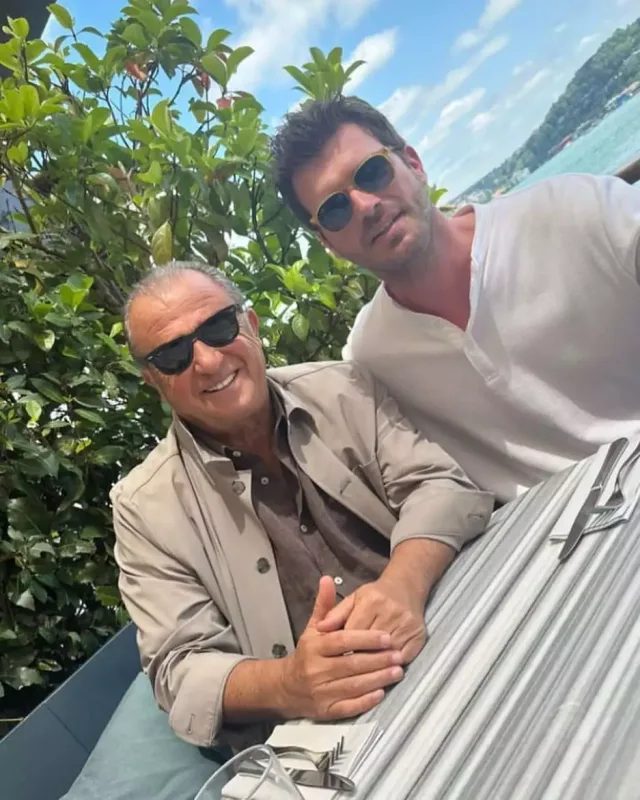 “İki xarizma...”