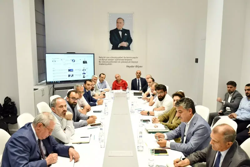 Nazirlik naşirlərlə görüşdü