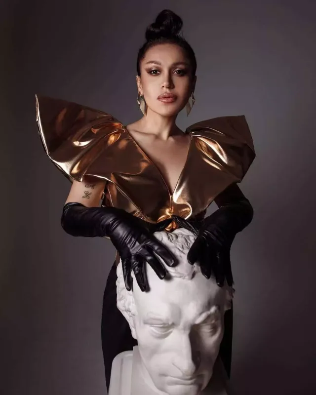 Rəqsanə 20 il sonra plastik etdirəcək