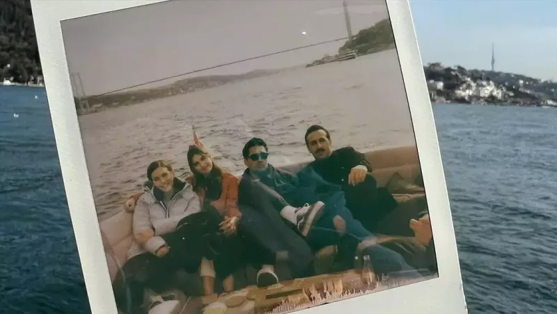 Əl-ələ fotoları yayıldı