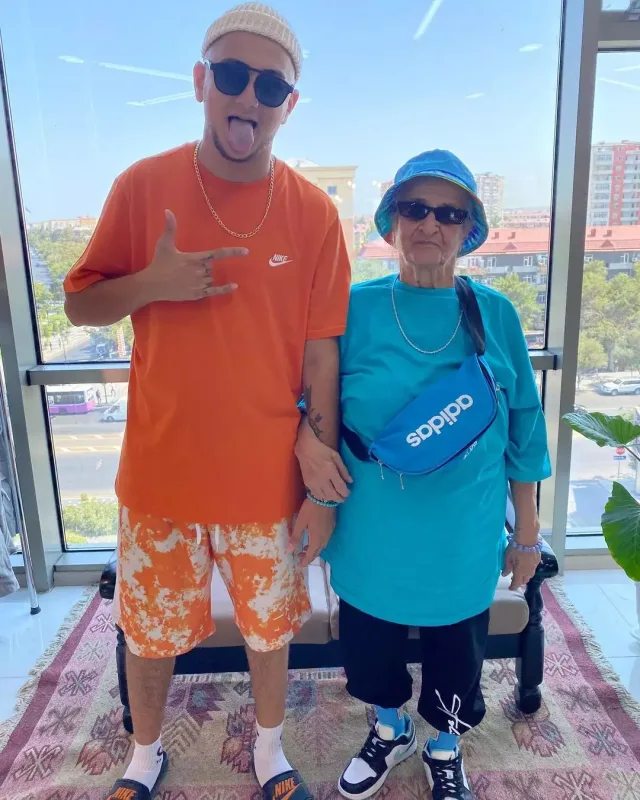 500 minlik səhifəsi bağlandı